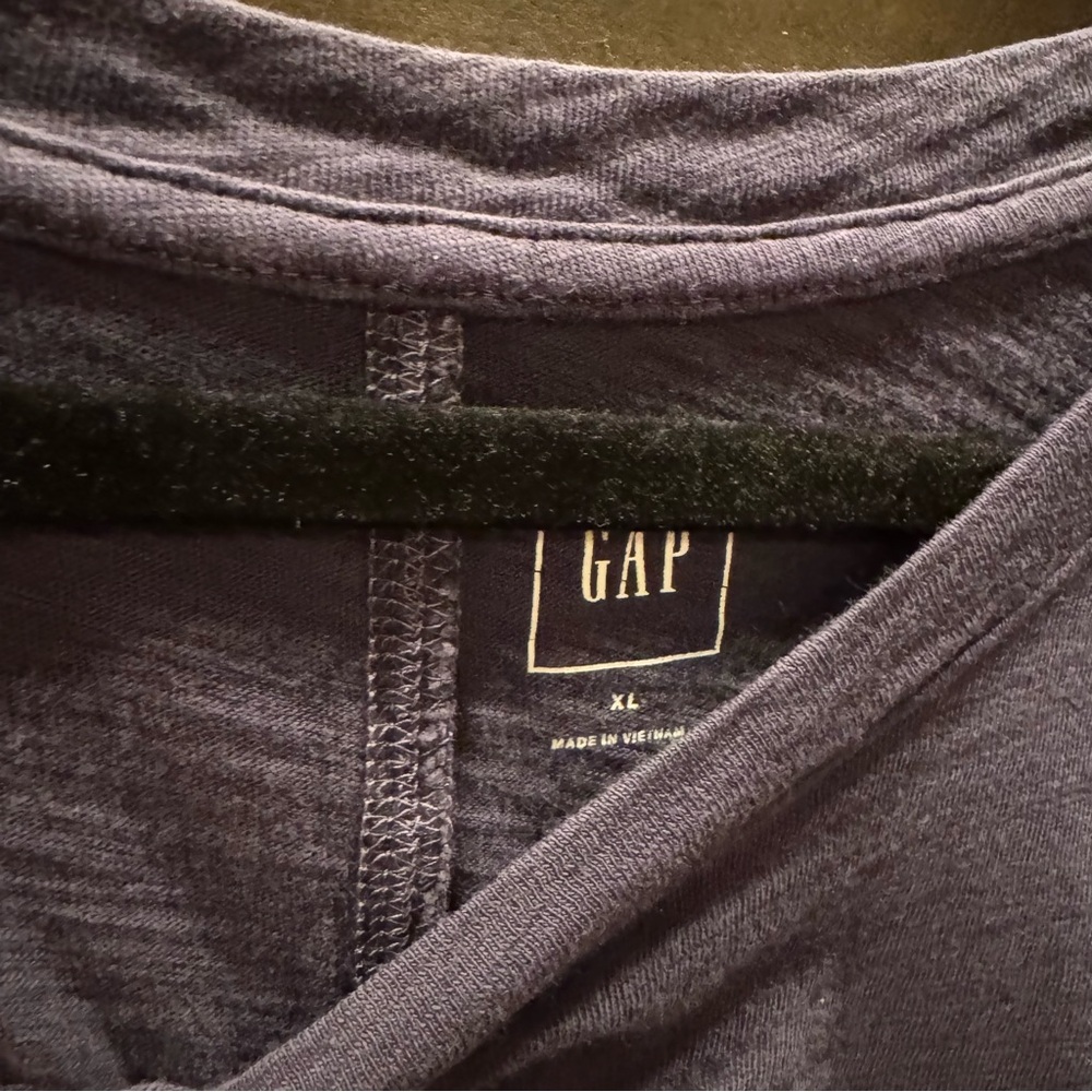 GAP Navy Blue Tee - Picture 4 of 4
